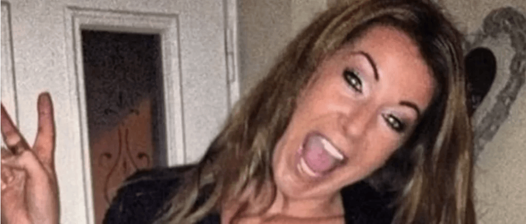 Teacher Suspended For Posting ‘Provocative’ Selfie On Facebook