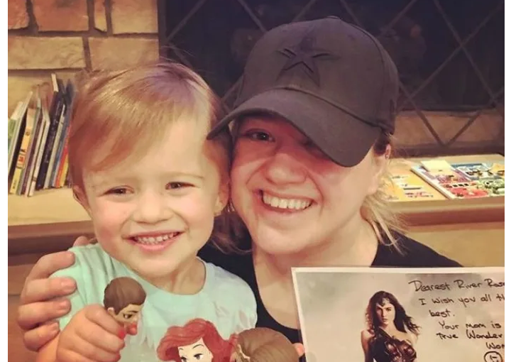 Kelly Clarkson Accused Of ‘Child Abuse’ For What She Does To Her Kids When They Misbehave